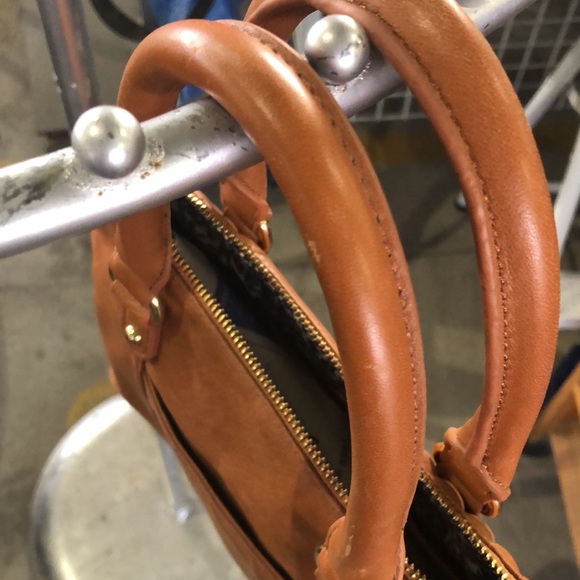 Elegant Tan Quilted Handbag(Belle Badgley Mischa) - Picture 6 of 15